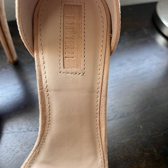 Tan Suede Heels size 8 - Picture 4 of 7